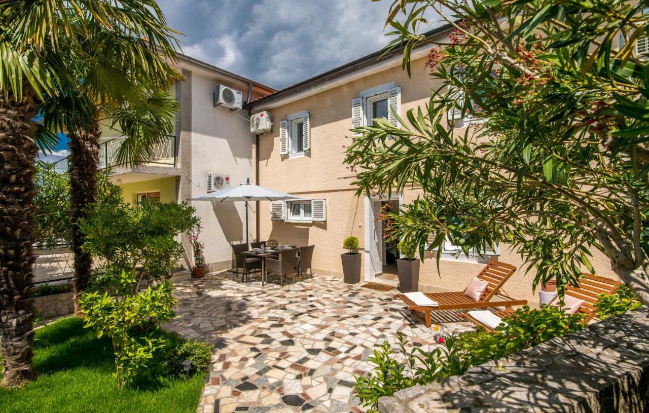Holiday House Serenity Malinska Exterior photo